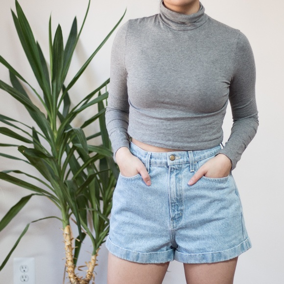🚫SOLD🚫forever 21 turtleneck gray crop top - Picture 2 of 3